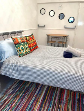 Penn Gardens Spacious Studio - 3, London